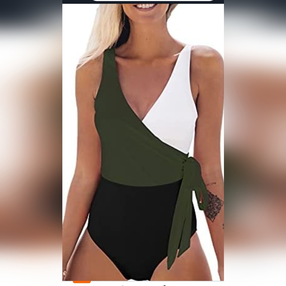 Nwt Size L Women's Color Block Swimsuit